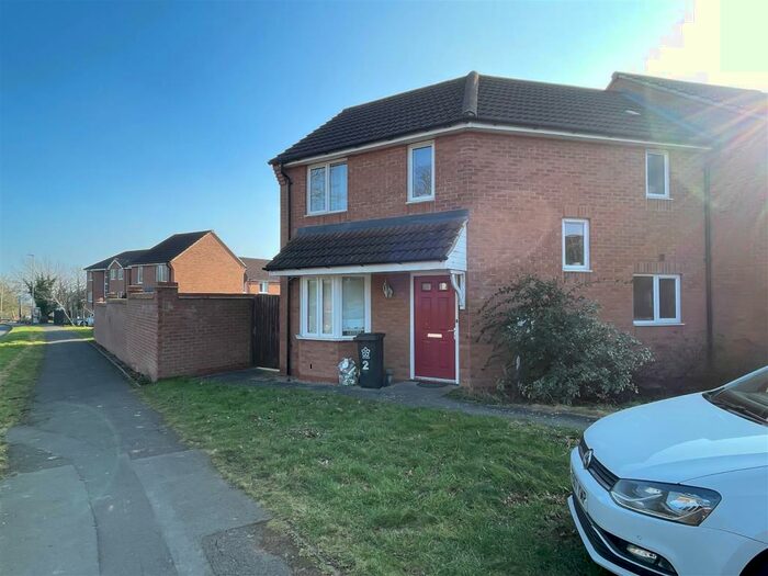 2 Bedroom Town House To Rent In Aysgarth Road, Leicester, LE4