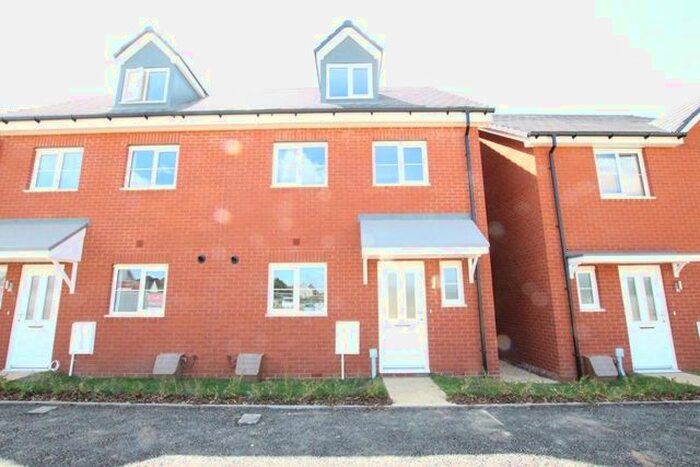 4 Bedroom Semi-Detached House To Rent In Rudloe Drive, Quedgeley, Gloucester, GL2