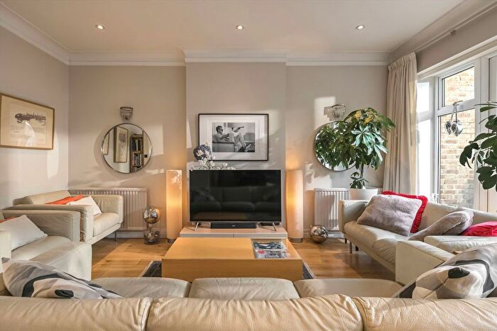 3 Bedroom Maisonette To Rent In Ellesmere Road, Chiswick, W4