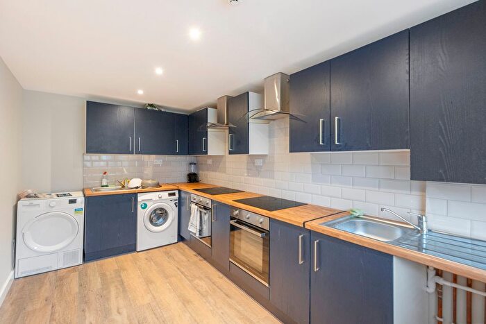 Studio To Rent In Birch Green, Staines, TW18
