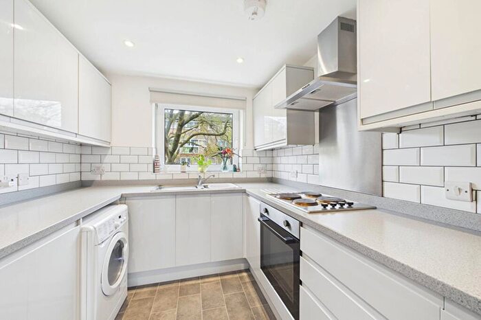 3 Bedroom Maisonette To Rent In Hever Close, Maidenhead, Berkshire, SL6