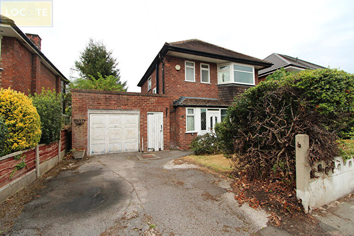 3 Bedroom Detached House For Sale In Calderbank Avenue, Flixton, M41