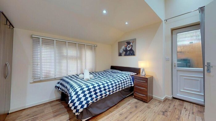 Studio To Rent In Chatsworth Road, NW2