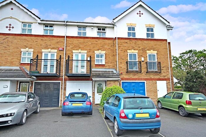 4 Bedroom Town House To Rent In Sara Crescent, Greenhithe, Kent, DA9