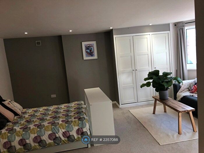 Studio To Rent In Auckland Road East, Southsea, PO5