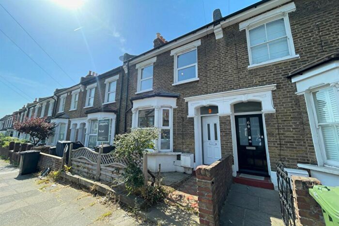 4 Bedroom House To Rent In Merritt Road, London, SE4