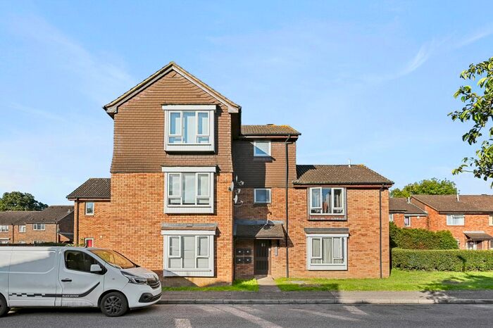 Studio To Rent In Hindhead Close, Uxbridge, UB8