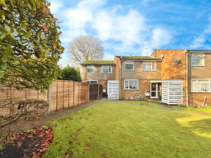 2 Bedroom End Of Terrace House To Rent In Oriental Road, Woking, Surrey, GU22