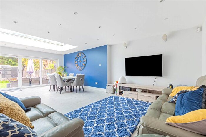 3 Bedroom End Of Terrace House For Sale In Peters Avenue, London Colney, St. Albans, AL2