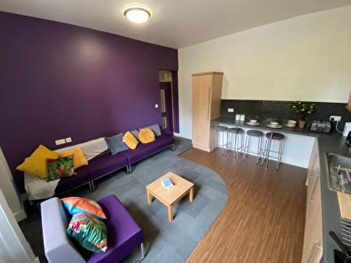 5 Bedroom Private Halls To Rent In Fenham Hall Drive, Newcastle Upon Tyne, NE4