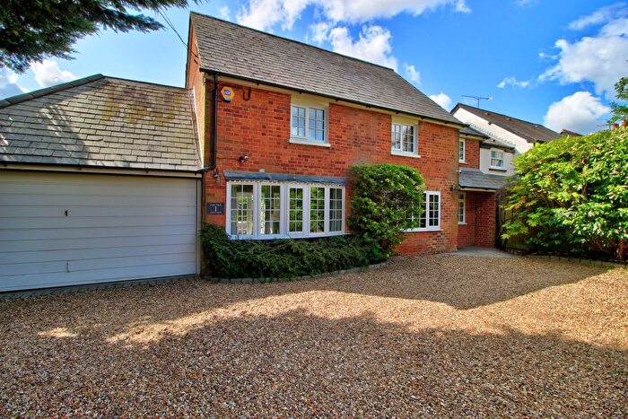 4 Bedroom Detached House For Sale In Langley Common Road, Barkham, RG40
