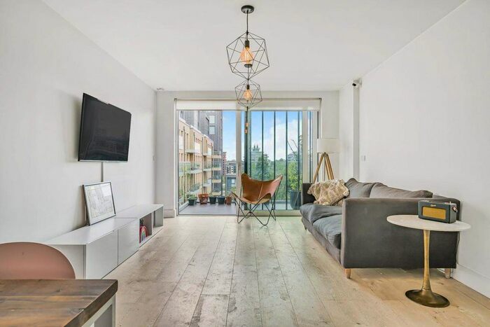 2 Bedroom Flat For Sale In Central Avenue, London, SW6
