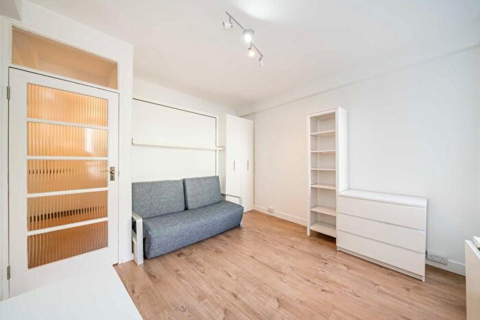Flat To Rent In Charterhouse Square, Florin Court, EC1M