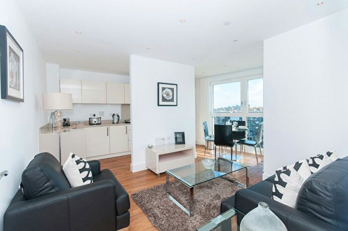 1 Bedroom Flat To Rent In Gillespie Court, Queensland Terrace, Islington, N7