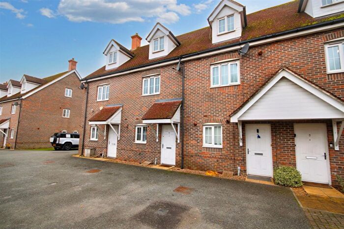 3 Bedroom Terraced House To Rent In Stoke Mill Close, Guildford, GU1