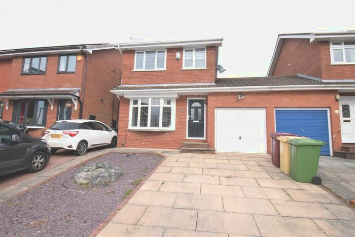3 Bedroom Link Detached House To Rent In Winterton Close, Westhoughton, Bolton, BL5