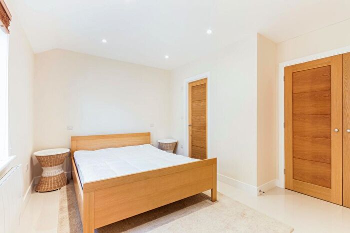 1 Bedroom Flat To Rent In London Road, Wokingham, RG40