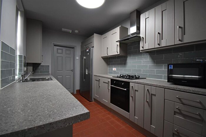 5 Bedroom Terraced House To Rent In Raddlebarn Road, Selly Oak, Birmingham, B29