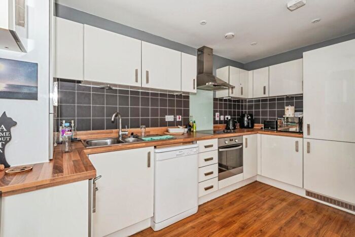 2 Bedroom Flat For Sale In The Kilns, Redhill, Surrey, RH1