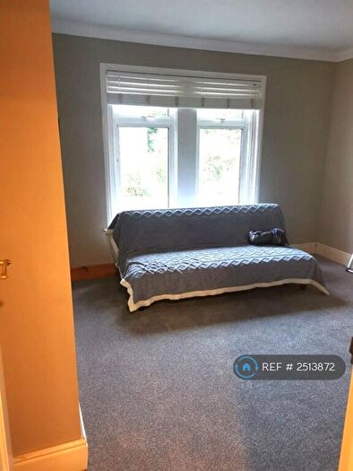1 Bedroom Flat To Rent In Portsmouth Road, Bursledon, Southampton, SO31
