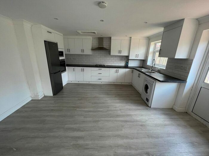 7 Bedroom Property To Rent In Manor Avenue, Hounslow, TW4