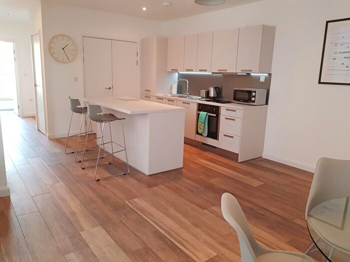 2 Bedroom Flat To Rent In Queen Street, Maidenhead, SL6