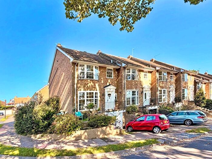 3 Bedroom End Of Terrace House For Sale In Beechwood Crescent, Eastbourne, BN20