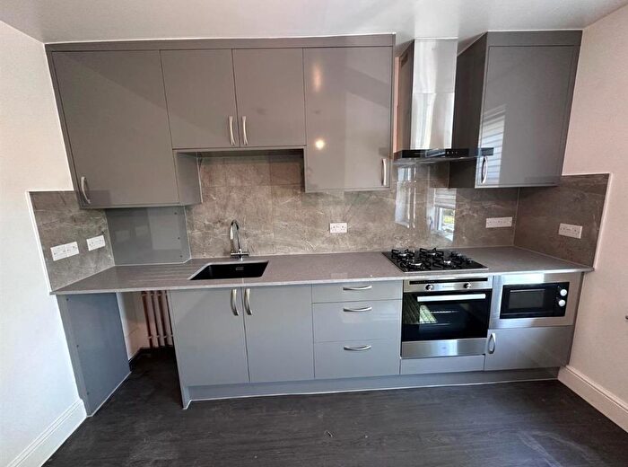 3 Bedroom Flat To Rent In Spencer Street, Southall, UB2