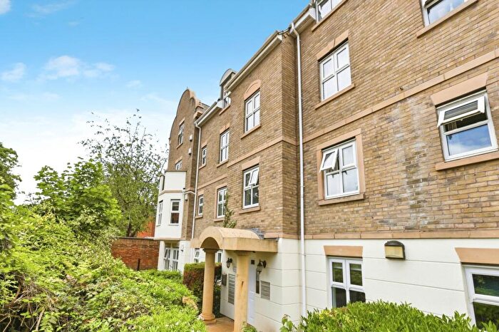 2 Bedroom Flat For Sale In Billing Road, Northampton, Northamptonshire, NN1