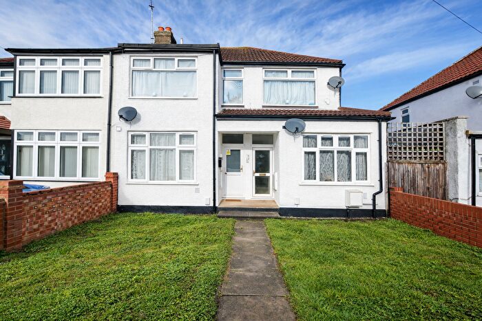 2 Bedroom Maisonette To Rent In Leybourne Road, Hillingdon, Uxbridge, UB10