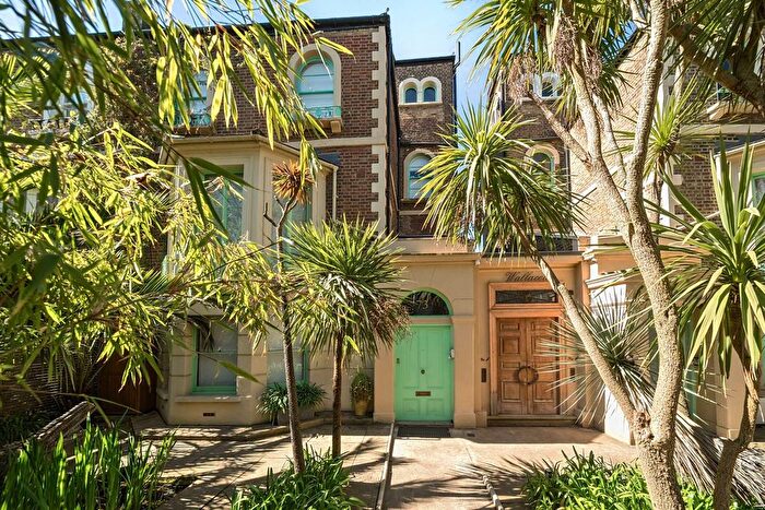 1 Bedroom Flat To Rent In Hammersmith Grove, Brackenbury Village, London, W6