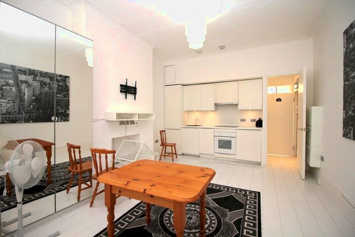 1 Bedroom Flat To Rent In Parsons Street, London NW4
