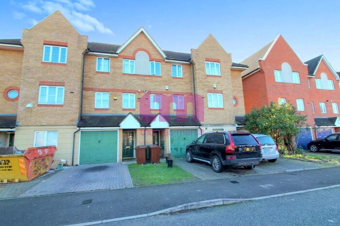 3 Bedroom Town House To Rent In Goodey Road, Barking, Essex, IG11