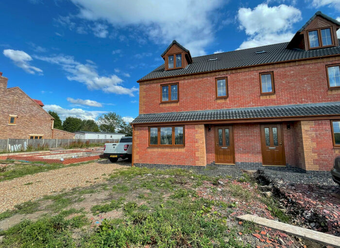 4 Bedroom Semi-Detached House For Sale In Coventry Road, Bedworth, CV12