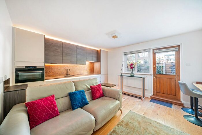 2 Bedroom Flat To Rent In Ashcombe Court, Carlton Drive, Putney, SW15