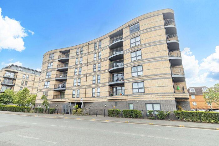 2 Bedroom Flat For Sale In Windsor Road, Slough, SL1