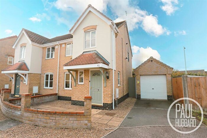 3 Bedroom Semi Detached House For Sale In Keel Close, Carlton Colville, NR33