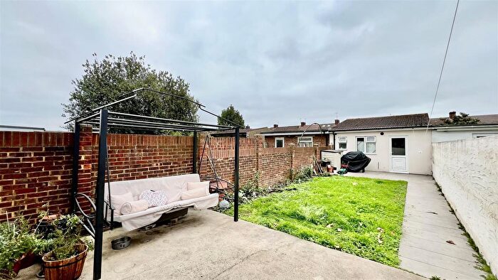 3 Bedroom Terraced House For Sale In Scotts Road, Southall, UB2