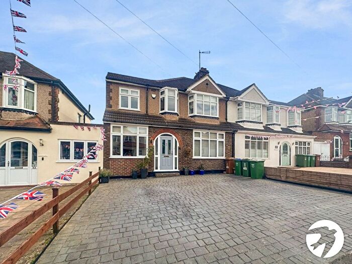 4 Bedroom Semi-Detached House To Rent In Maxwell Road, South Welling, Kent, DA16