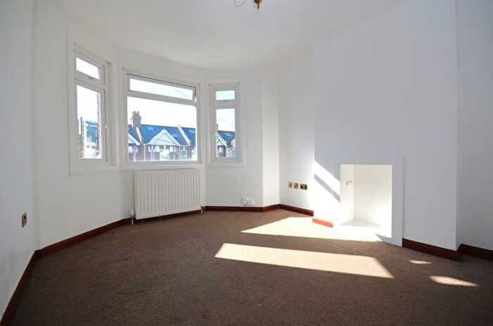 2 Bedroom Flat To Rent In Larden Road, London, W3