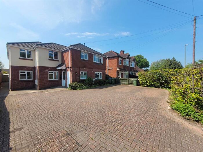 2 Bedroom Flat To Rent In Bridge Road, Park Gate, Southampton, SO31