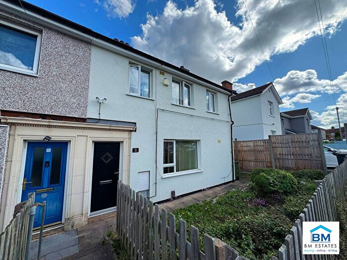 3 Bedroom Semi Detached House For Sale In Deepdale, Leicester Leicestershire, LE5