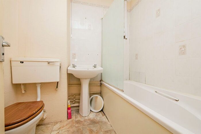 1 Bedroom Flat For Sale In Merstham Drive, Clacton-On-Sea, CO16