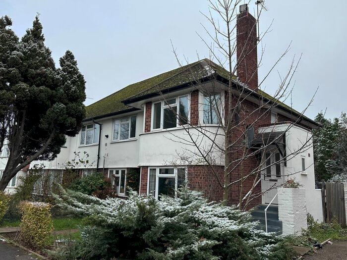 2 Bedroom Maisonette To Rent In The Broadway, Hampton Court Way, Thames Ditton, KT7