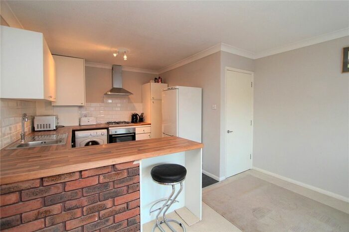 1 Bedroom Flat To Rent In Cambridge House, Courtfield Gardens, London, W13