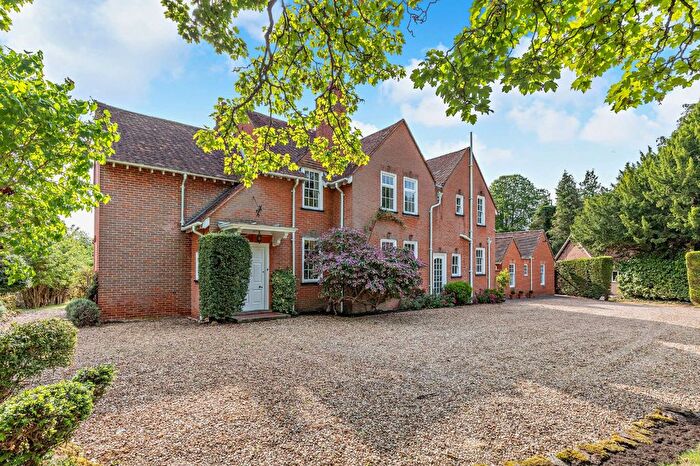 6 Bedroom Detached House For Sale In Wanborough Hill, Wanborough, Guildford, GU3