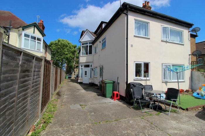 1 Bedroom Flat To Rent In St. James Road, Sutton, Surrey, SM1