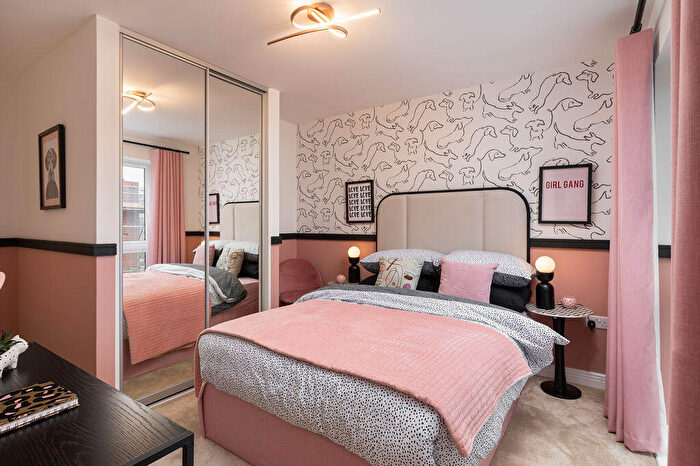 3 Bedroom Semi-Detached House For Sale In Manchester Road, Heywood, OL10