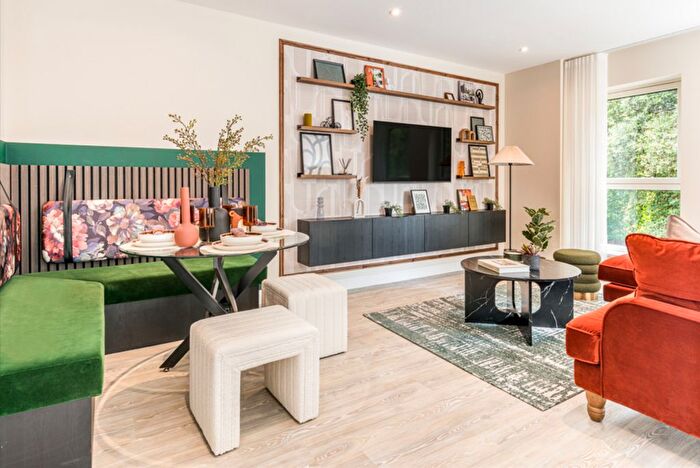 2 Bedroom Flat For Sale In Flat North Gate Park, Harringay, N15