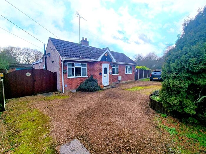 4 Bedroom Bungalow For Sale In Studland Avenue, Wickford, Essex, SS12